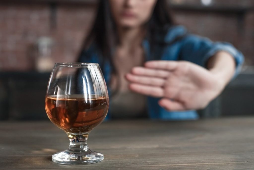 Arrêter de boire de l'alcool : comment faut-il faire ?