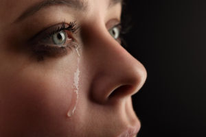 Crise de pleurs et de larmes chez l’adulte : quelles solutions ?