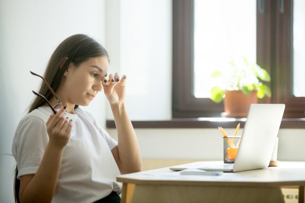 Fatigue oculaire et travail sur écran : que faire ?