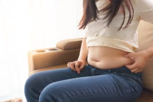 Graisse abdominale : causes et solutions pour la brûler ?
