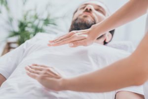 Massage énergétique Reiki : les bienfaits contre le stress ?