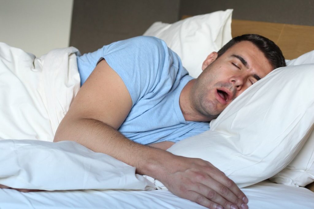 Warum nicht schlafen, während Sie mit offenem Mund atmen?